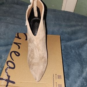 Greatonu heel boot size 9 nwt